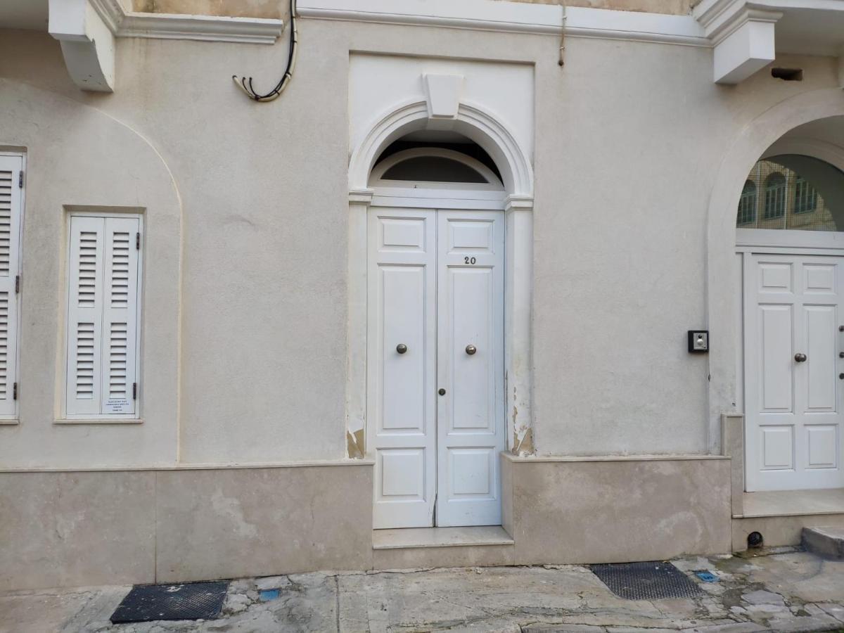 Bright And Central 2 Bedroom Apartment In Sliema Exterior foto